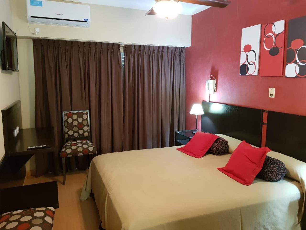 Hotel Trocadero Necochea Bagian luar foto